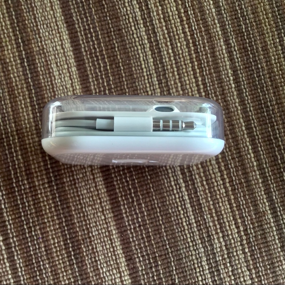 New ✨ Apple EarPods with 3.5 mm Headphone Plug